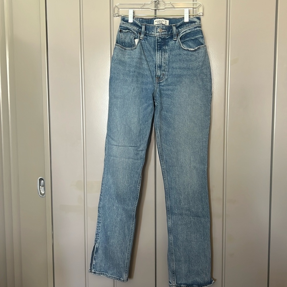 Abercrombie & Fitch 90’s Straight Ultra High Rise Jeans with Split Hem